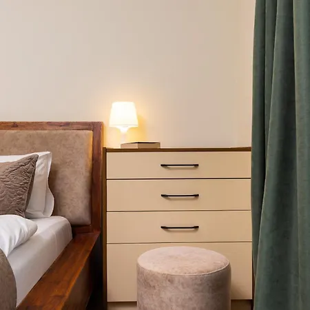 Апартамент Alvera 1br With Private Parking *