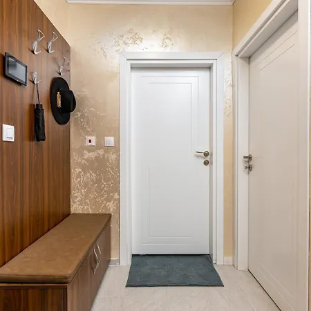 Alvera 1br With Private Parking *