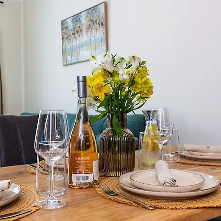 Alvera 1br With Private Parking *