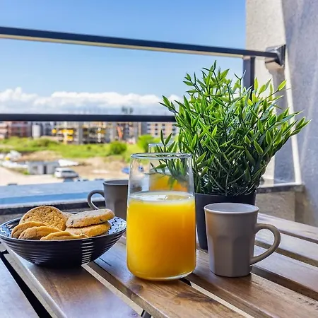 Апартамент Alvera 1br With Private Parking