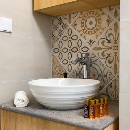 Alvera 1br With Private Parking